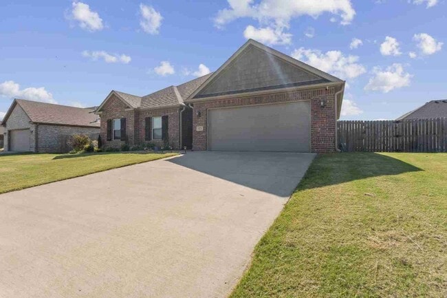 571 Captain Marshall St in Prairie Grove, AR - Building Photo - Building Photo