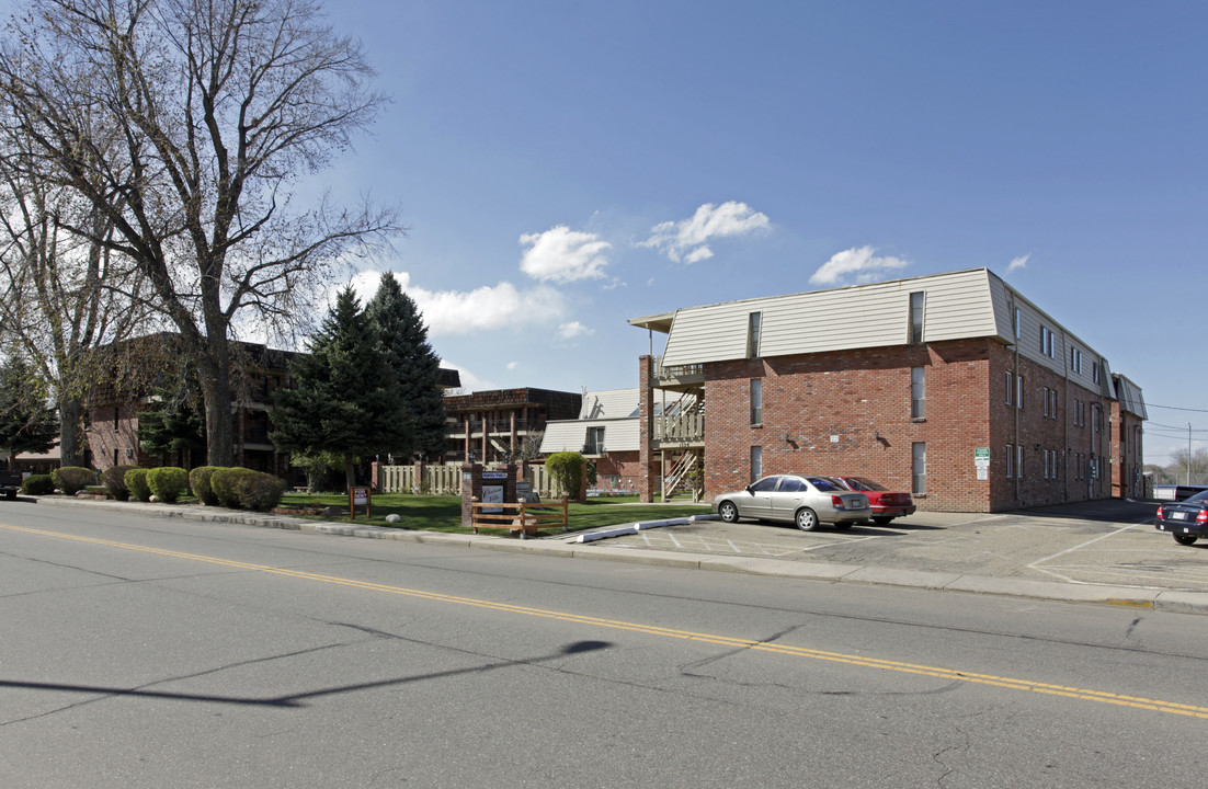 Chateau Villa Apartments in Longmont, CO - Foto de edificio