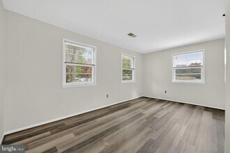 13719 McGill Dr in Chantilly, VA - Building Photo - Building Photo