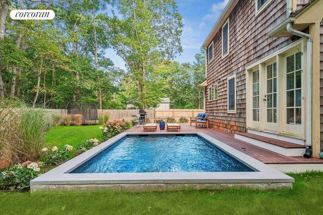 39 Lincoln St in East Hampton, NY - Building Photo