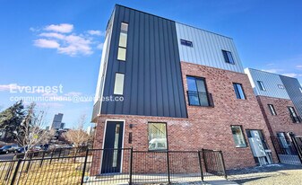2599 Arapahoe St in Denver, CO - Building Photo