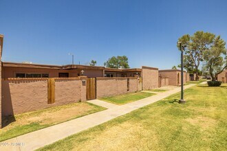6008 W Augusta Ave in Glendale, AZ - Building Photo - Building Photo