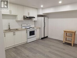 109 Brookside Rd in Richmond Hill, ON - Building Photo - Building Photo