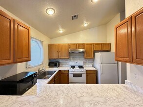 5062 S Rainbow Blvd in Las Vegas, NV - Building Photo - Building Photo