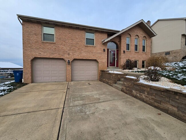 77 Rustic Ridge Dr in Pittsburgh, PA - Building Photo - Building Photo