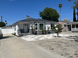 14313-14315 Collins St in Los Angeles, CA - Building Photo
