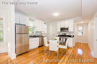 8 Stone Pl in Somerville, MA - Building Photo - Building Photo