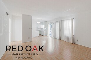 1327 Laurel Ave in West Hollywood, CA - Building Photo