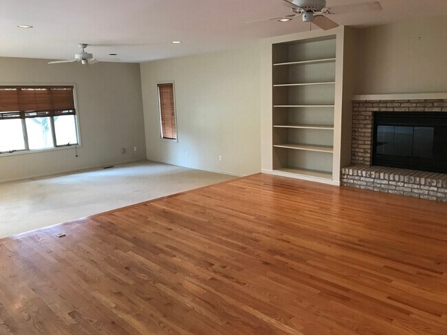 2704 Cherry Hills Dr in Champaign, IL - Building Photo - Building Photo