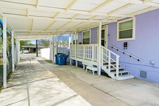 220 W Davis St in Kerrville, TX - Building Photo