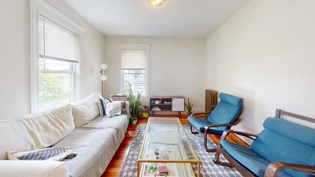 17 Bradbury Ave in Medford, MA - Building Photo - Building Photo