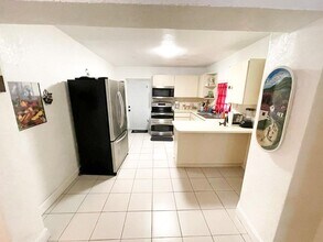 915 Forest Hill Blvd, Unit A in West Palm Beach, FL - Building Photo - Building Photo