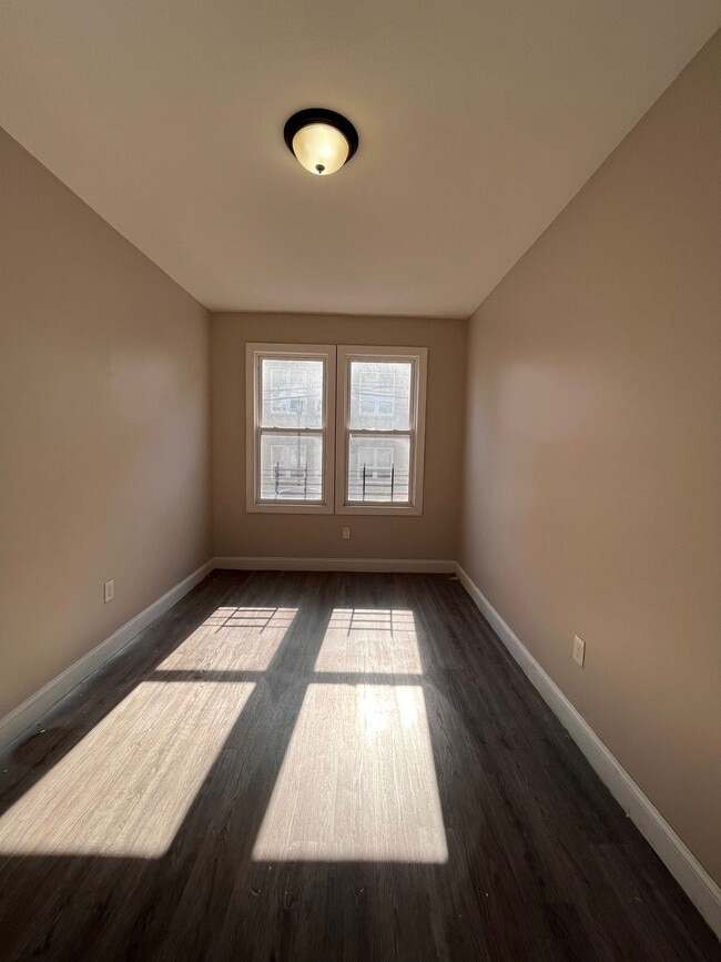 124 Virginia Ave, Unit 1F in Jersey City, NJ - Building Photo - Building Photo