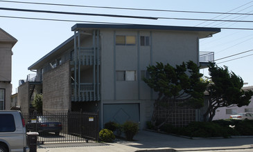 2500 Fruitvale Ave in Oakland, CA - Foto de edificio - Building Photo