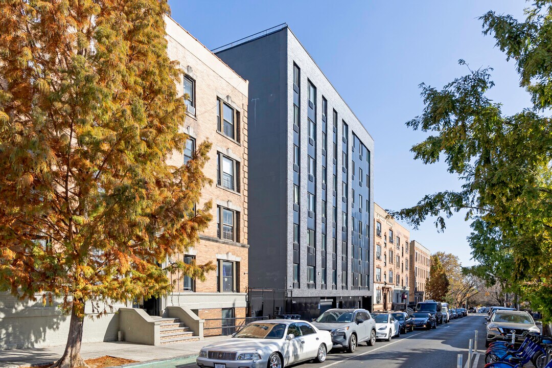 931-935 E 179th St in Bronx, NY - Building Photo