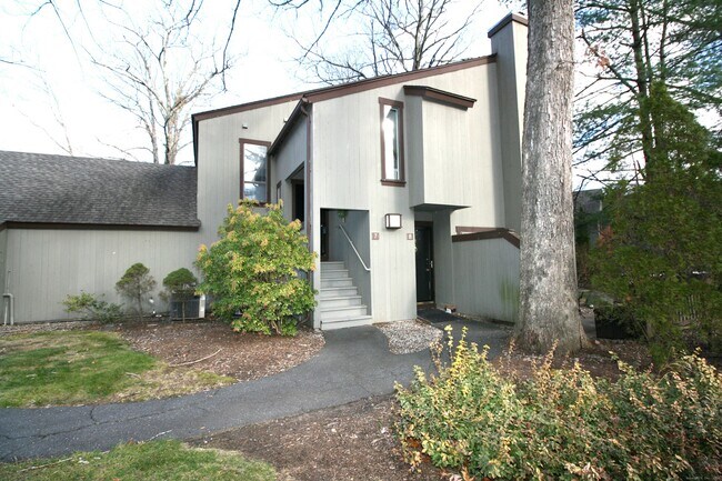 7 Twin Oak Ct in Avon, CT - Building Photo - Building Photo