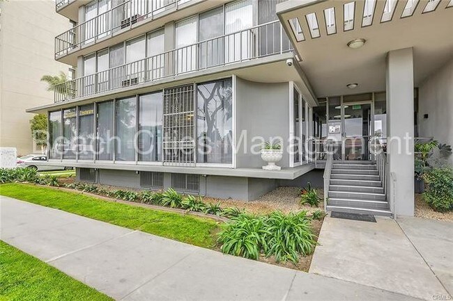 375 Atlantic Ave-Unit -206 in Long Beach, CA - Building Photo - Building Photo