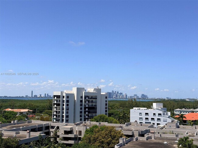 151 Crandon Blvd in Key Biscayne, FL - Building Photo - Building Photo