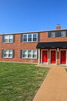 7745 Wild Plum Ln in University City, MO - Building Photo