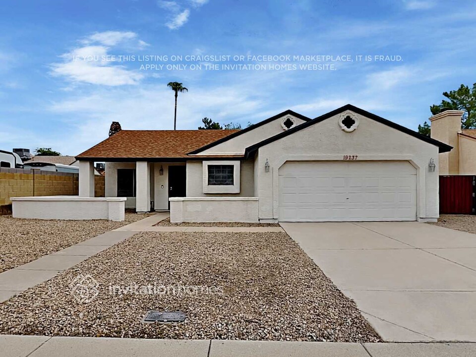 19237 N 44th Ave in Glendale, AZ - Building Photo