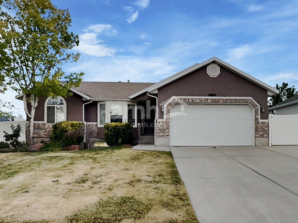 5233 W Elk Horn Peak Dr in Herriman, UT - Building Photo