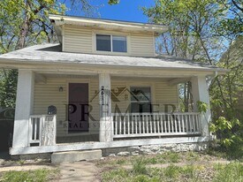 2411 S Sterling Ave in Independence, MO - Building Photo