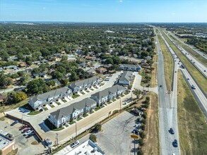 6237 Roby Dr in Arlington, TX - Foto de edificio - Building Photo