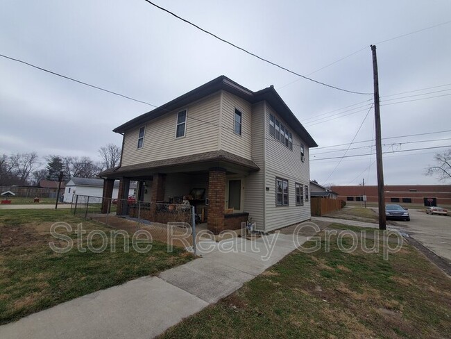 814 Lincoln St in Terre Haute, IN - Foto de edificio - Building Photo
