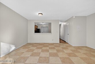 4482 Melissa Ct W in Jacksonville, FL - Building Photo - Building Photo