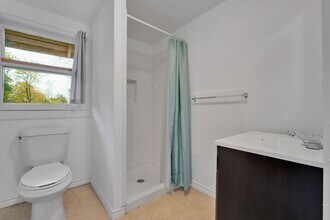 165 Division Ave in San Antonio, TX - Foto de edificio - Building Photo