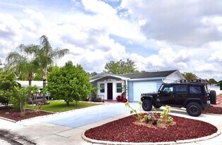 3220 Rock Royal Dr in Holiday, FL - Building Photo