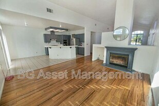 295 Avalon Cir in Pittsburg, CA - Building Photo