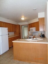 1130 SW Fleishauer Ln in McMinnville, OR - Building Photo - Building Photo