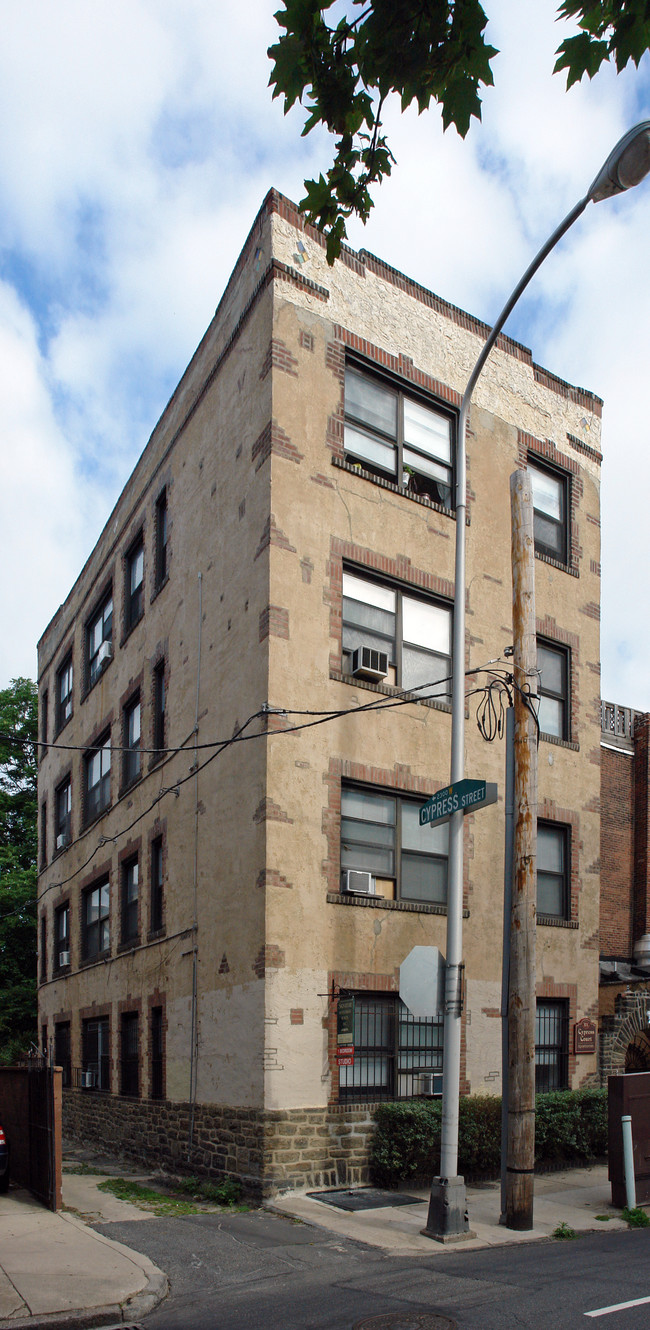 Cypress Court in Philadelphia, PA - Foto de edificio - Building Photo