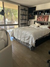 205 E Harmon Ave, Unit 219 in Las Vegas, NV - Foto de edificio - Building Photo