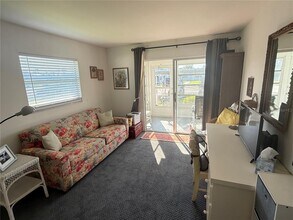 205 Andover Pl N in Sun City Center, FL - Building Photo - Building Photo