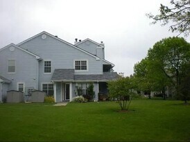 42 Tanglewood Ct in Monmouth Junction, NJ - Building Photo