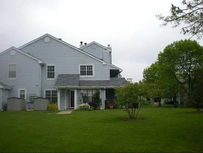 42 Tanglewood Ct in Monmouth Junction, NJ - Building Photo