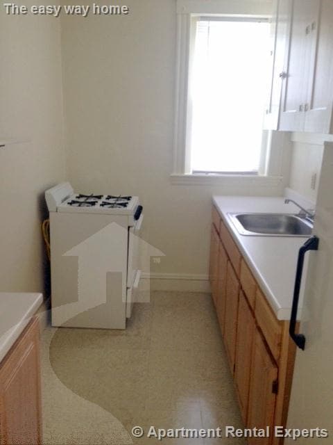 170 Maple St, Unit #207 in Malden, MA - Building Photo - Building Photo