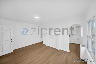 3416 1/2 Bronson Ave in Los Angeles, CA - Building Photo - Building Photo