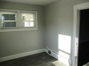 312 N McLean St in Bloomington, IL - Building Photo - Building Photo