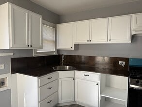 1003 E Sabine St in Victoria, TX - Building Photo - Building Photo