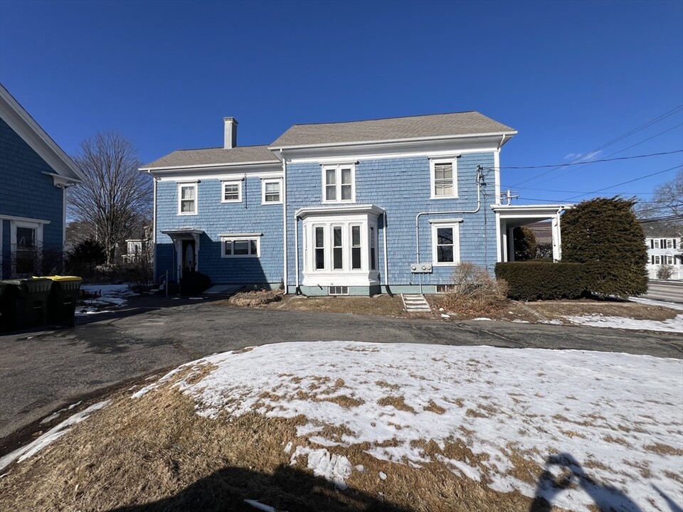 31 Bedford St in Bridgewater, MA - Building Photo