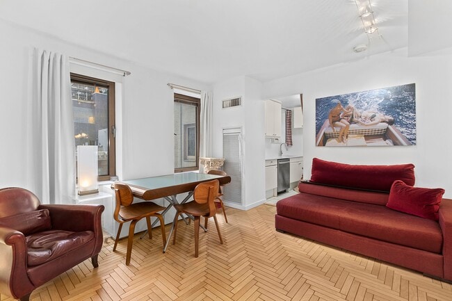 106 Central Park S in New York, NY - Building Photo - Building Photo