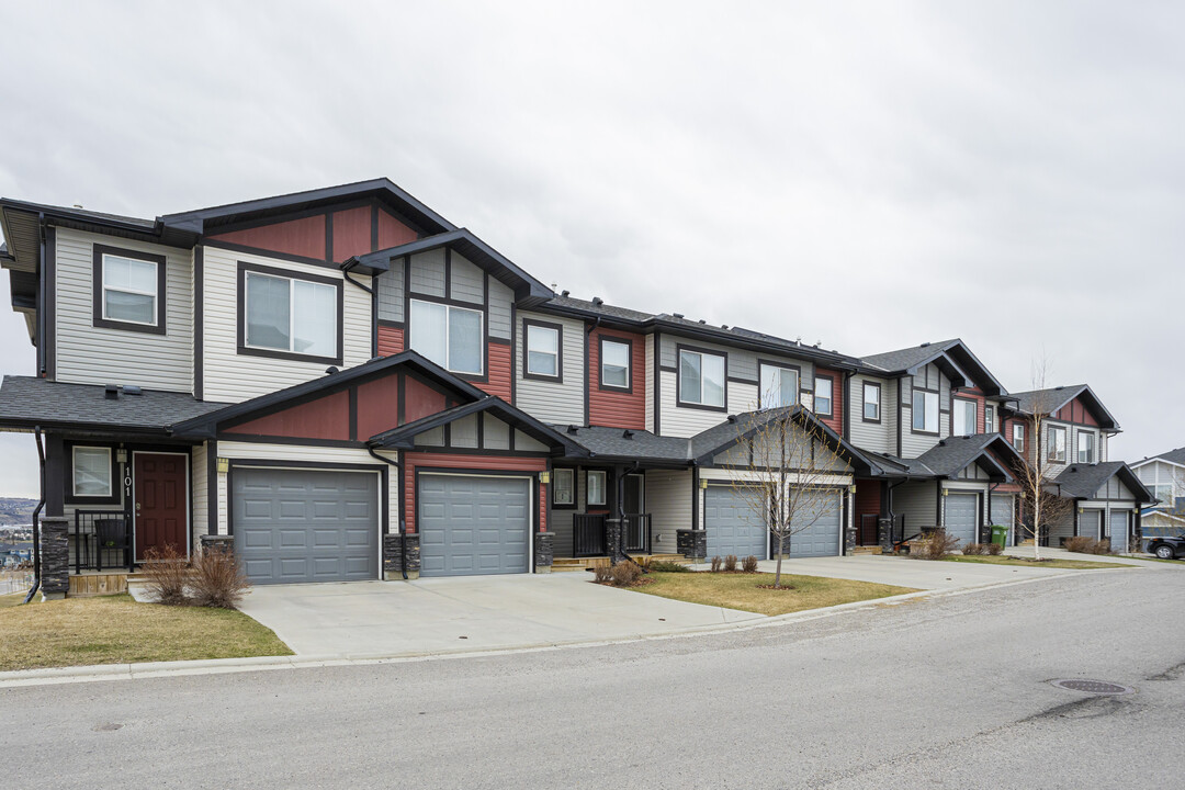 Jumping Pounds Townhouses in Cochrane, AB - Building Photo