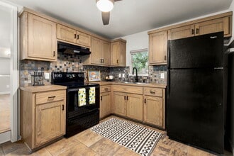 815 Gunter St, Unit B in Austin, TX - Foto de edificio - Building Photo