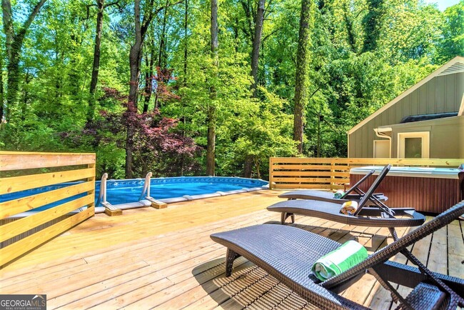 property at 2885 Duke of Gloucester St