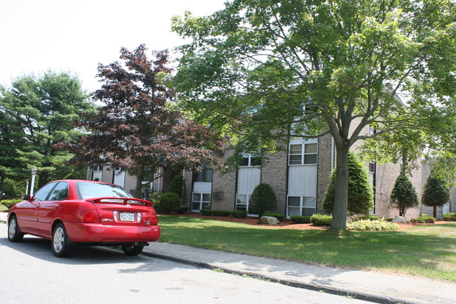 Sandy Bay Ter in Rockport, MA - Foto de edificio - Building Photo