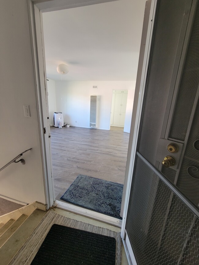 3708 Corinth Ave, Unit 3708 and a half in Los Angeles, CA - Building Photo - Building Photo