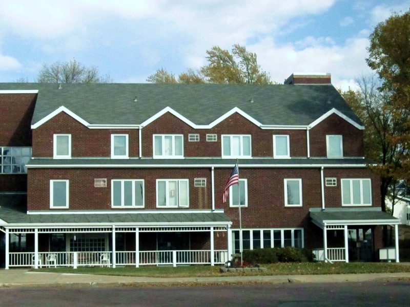 Hillside Manor in Windom, MN - Building Photo